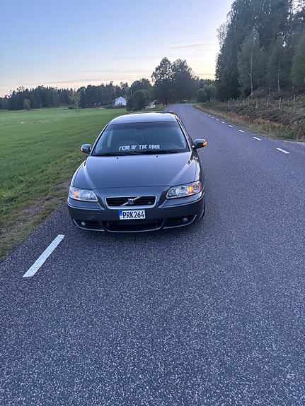 Volvo V70 2 of 12