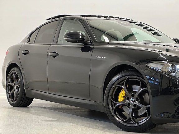 Alfa Romeo Giulia 7 of 26