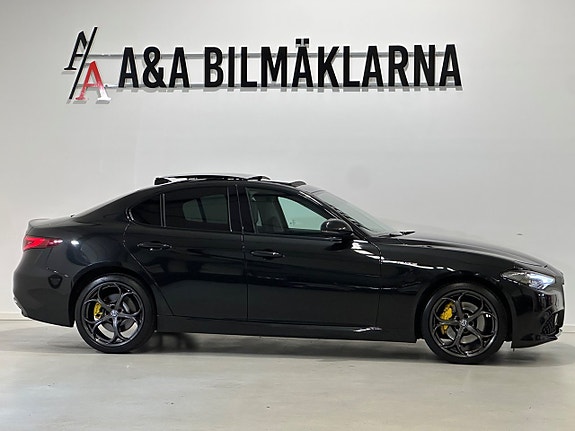 Alfa Romeo Giulia 19 of 26