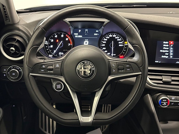 Alfa Romeo Giulia 10 of 26