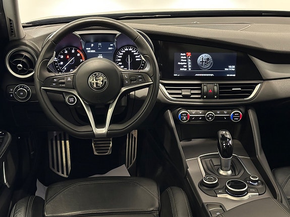 Alfa Romeo Giulia 6 of 26