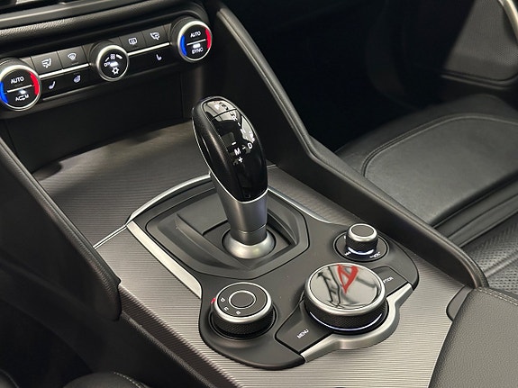 Alfa Romeo Giulia 20 of 26