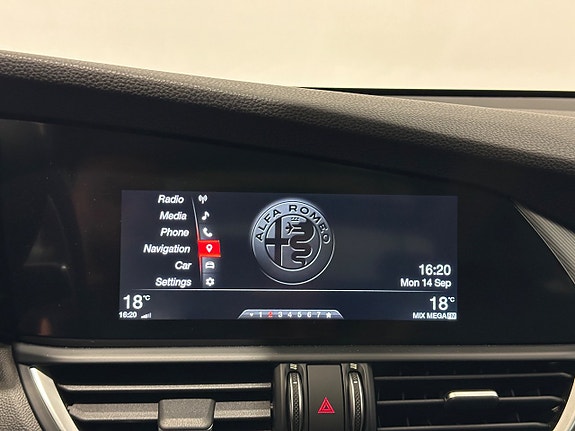 Alfa Romeo Giulia 13 of 26