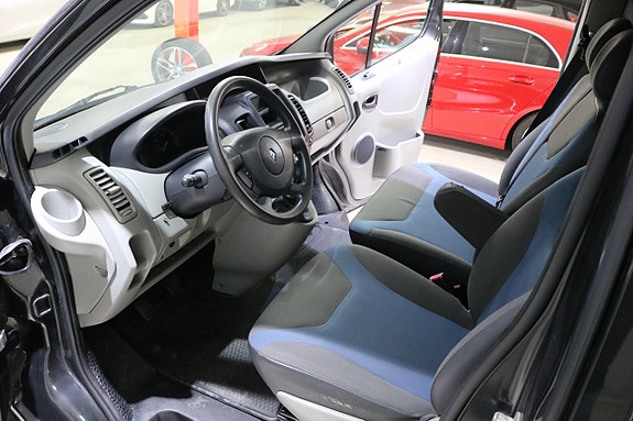 Renault Trafic 7 of 13
