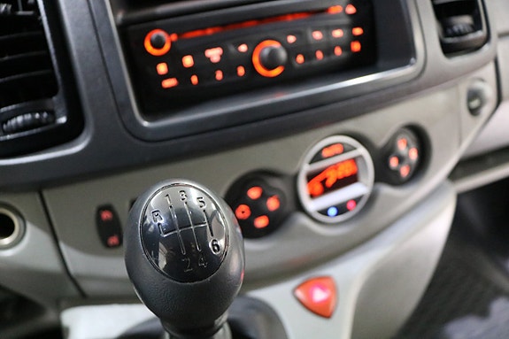 Renault Trafic 10 of 13
