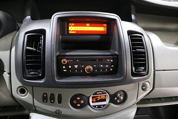 Renault Trafic 11 of 13
