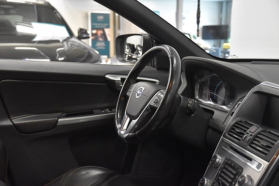 Volvo XC60 8 of 23