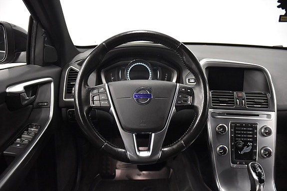 Volvo XC60 2 of 23