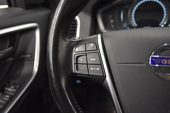 Volvo XC60 10 of 23
