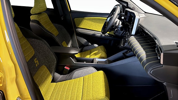 Renault 5 E-Tech 3 of 12