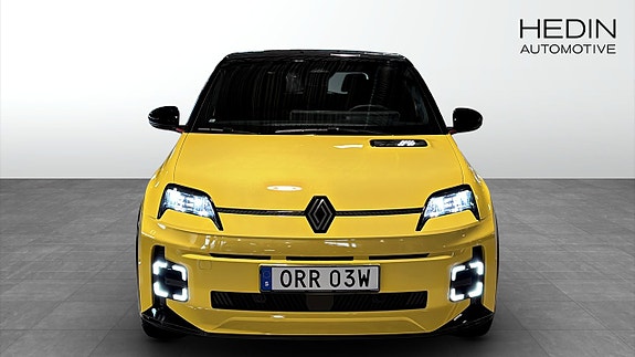 Renault 5 E-Tech 8 of 12