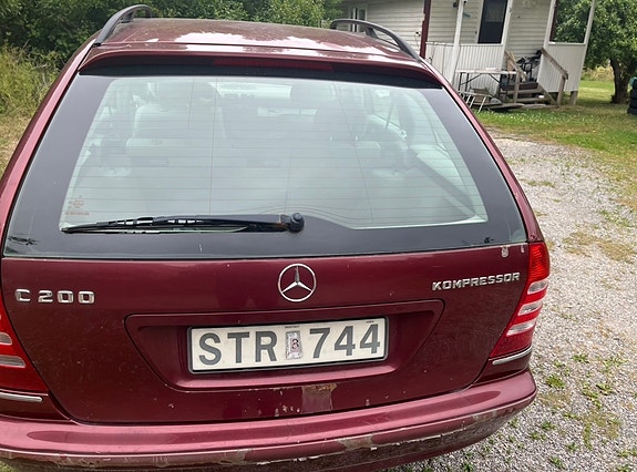 Mercedes-Benz C200 3 of 5