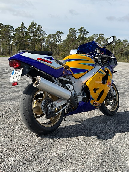 Suzuki GSXR 600 4 of 4