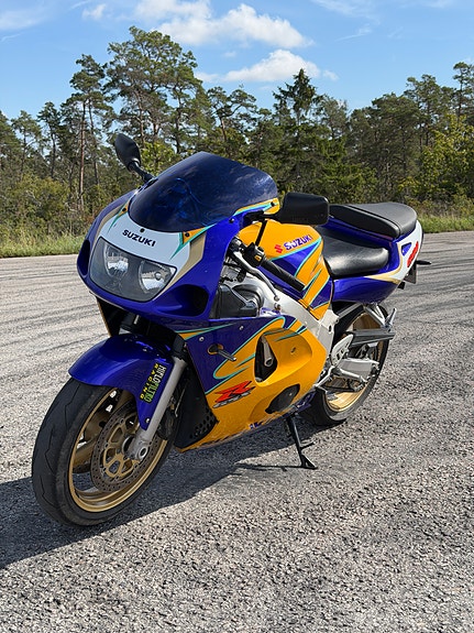 Suzuki GSXR 600 2 of 4