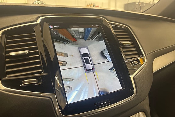 Volvo XC90 16 of 22