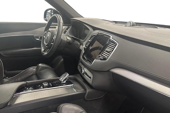Volvo XC90 10 of 22