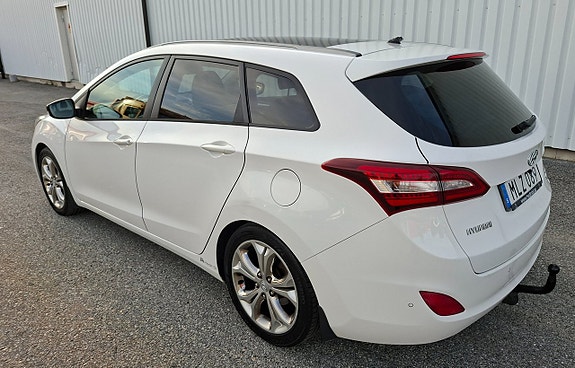 Hyundai i30 2 of 15