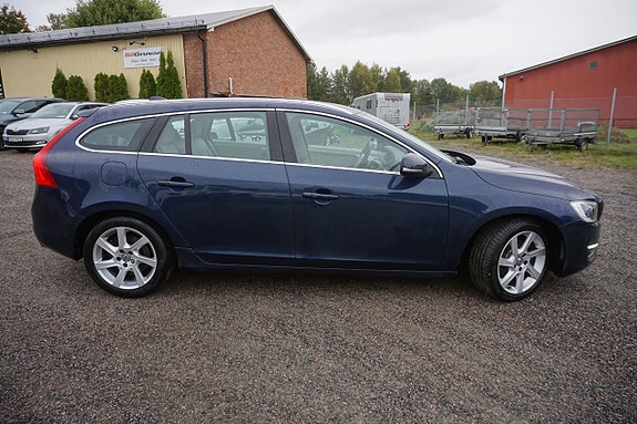Volvo V60 2 of 9