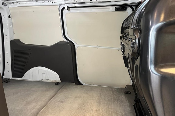 Ford Transit Connect 5 of 8