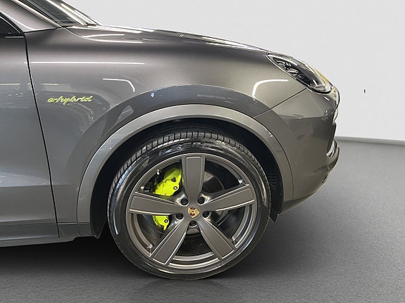 Porsche Cayenne 22 of 30