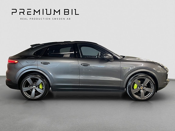 Porsche Cayenne 8 of 30