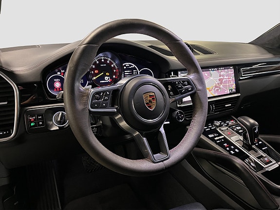 Porsche Cayenne 9 of 30