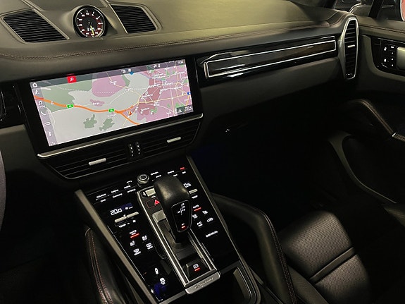 Porsche Cayenne 26 of 30