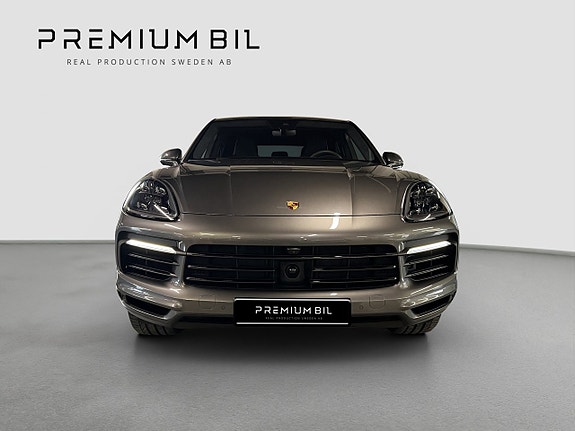 Porsche Cayenne 2 of 30