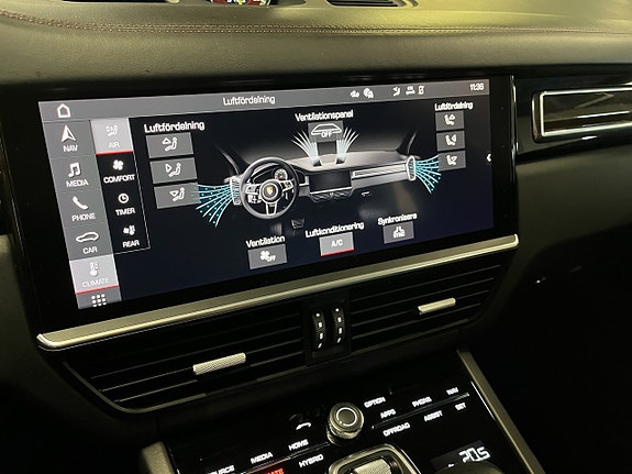 Porsche Cayenne 30 of 30
