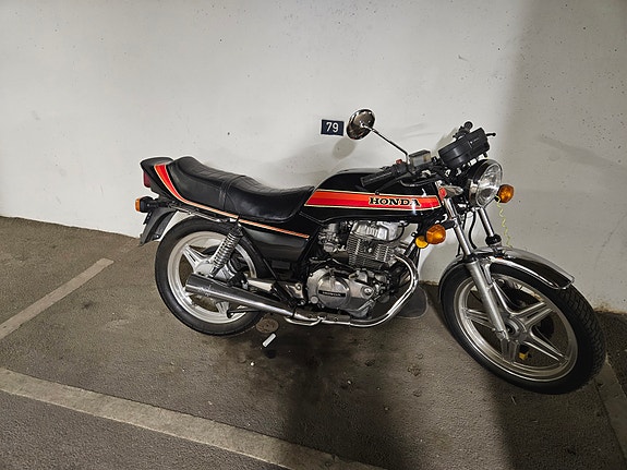 Honda CB250N Super Dream 2 of 3