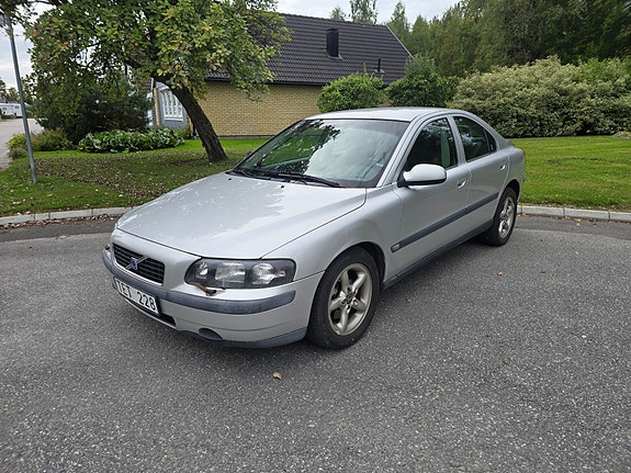 Volvo S60 3 of 11