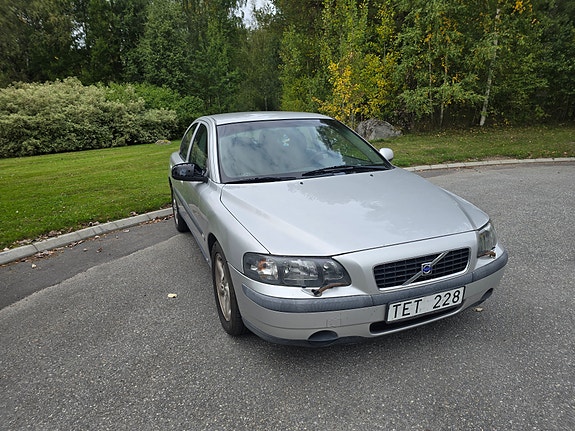Volvo S60 2 of 11