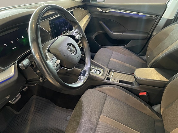 Skoda Octavia Scout 9 of 13