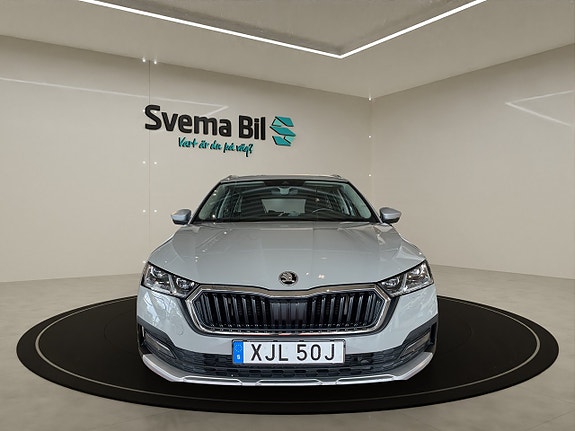 Skoda Octavia Scout 2 of 13