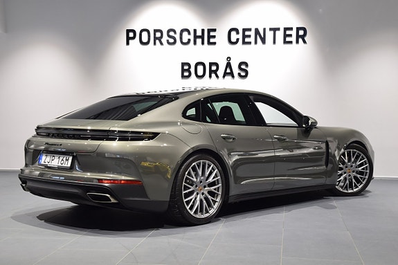 Porsche Panamera 4 2 of 18
