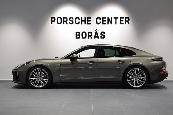 Porsche Panamera 4 3 of 18