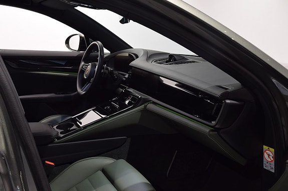Porsche Panamera 4 12 of 18