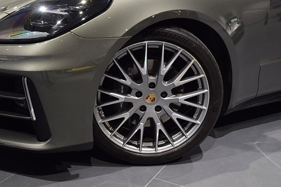 Porsche Panamera 4 18 of 18