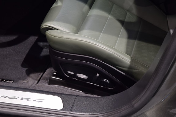 Porsche Panamera 4 11 of 18