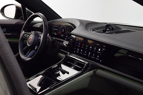 Porsche Panamera 4 14 of 18