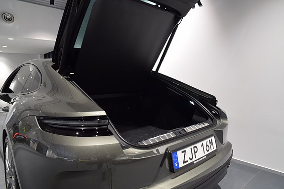 Porsche Panamera 4 16 of 18
