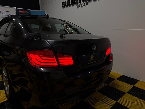 BMW 523i 28 of 30