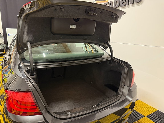 BMW 523i 13 of 30