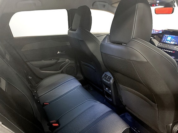 Peugeot 308 SW 15 of 19