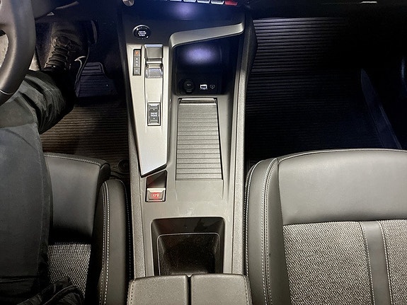 Peugeot 308 SW 13 of 19
