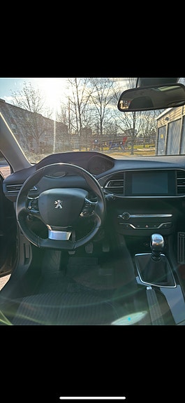Peugeot 308 3 of 5