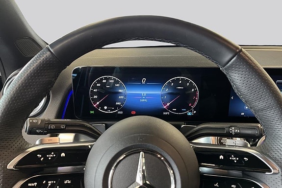 Mercedes-Benz GLB200 10 of 22
