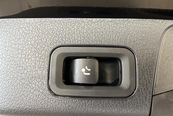 Mercedes-Benz GLB200 16 of 22