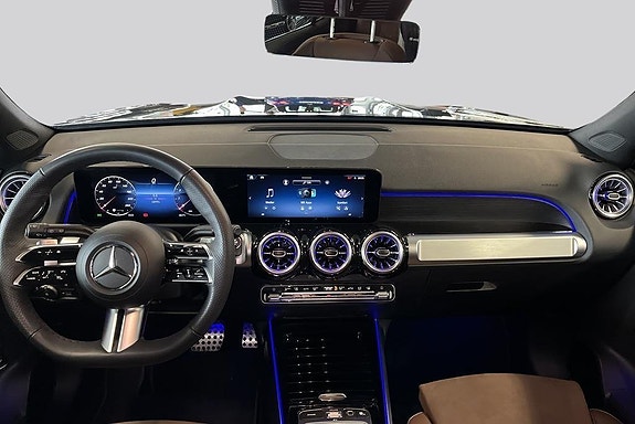Mercedes-Benz GLB200 7 of 22
