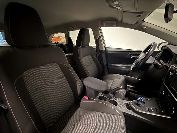 Toyota Auris 12 of 14